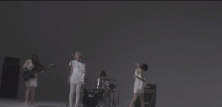 赤い公園「風が知ってる／ひつじ屋さん」CDジャケット、MV