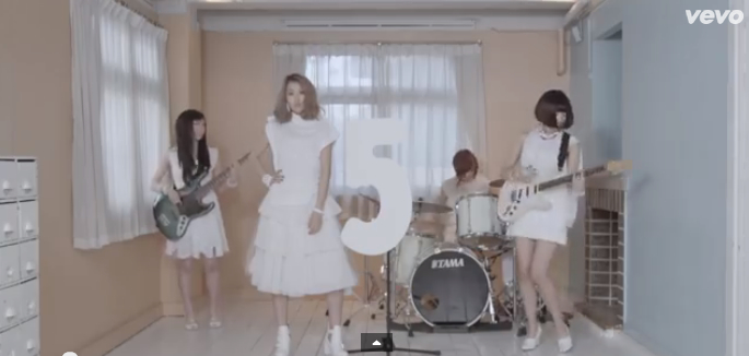 赤い公園「絶対的な関係」CDジャケット、MV