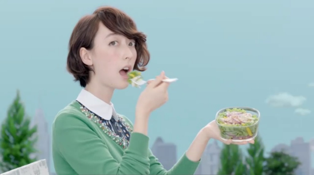 キューピー「彩りプラス＋」CM『ふれふれ、サラダ』篇