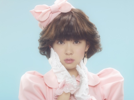 渡辺美優紀「やさしくするよりキスをして」CDジャケット、アーティスト写真