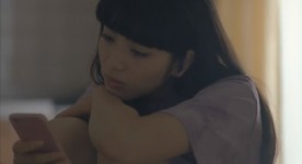 「LINE MUSIC 」TVCM『聴く篇』小松菜奈