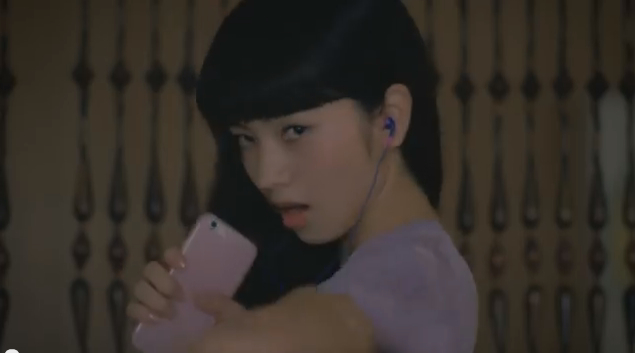 「LINE MUSIC 」TVCM『聴く篇』小松菜奈