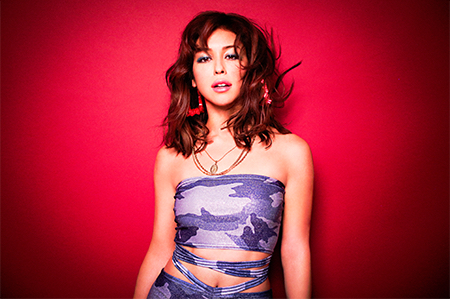 BENI アーティスト写真、「COVERS THE CITY」CDジャケット