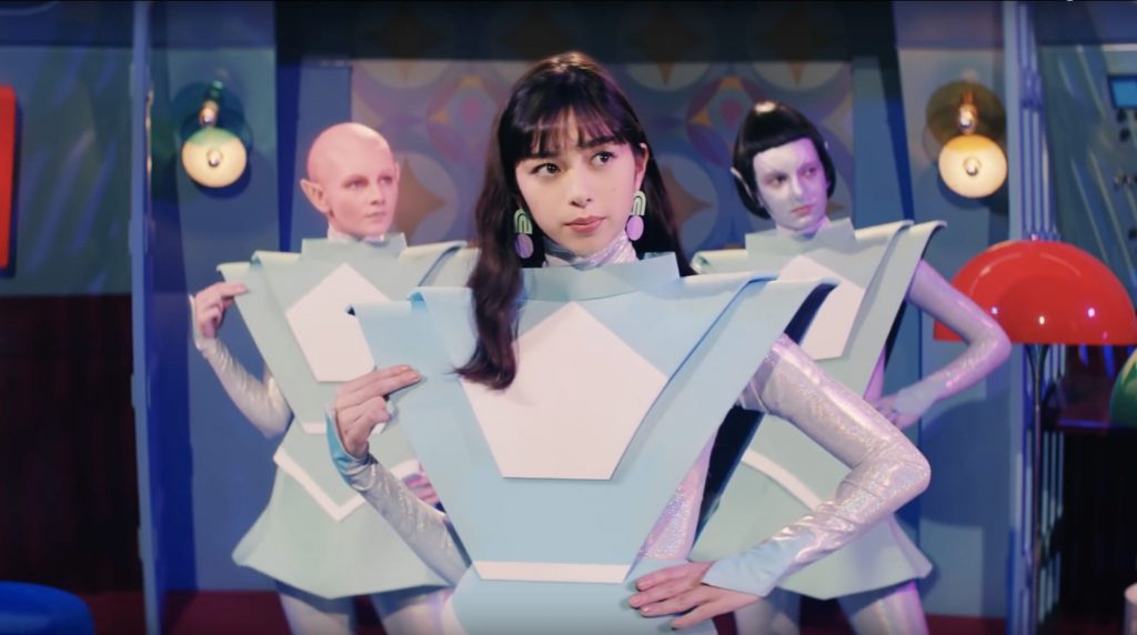 GU TVCM  小籔千豊×中条あやみ『地球には、自由がある。』篇