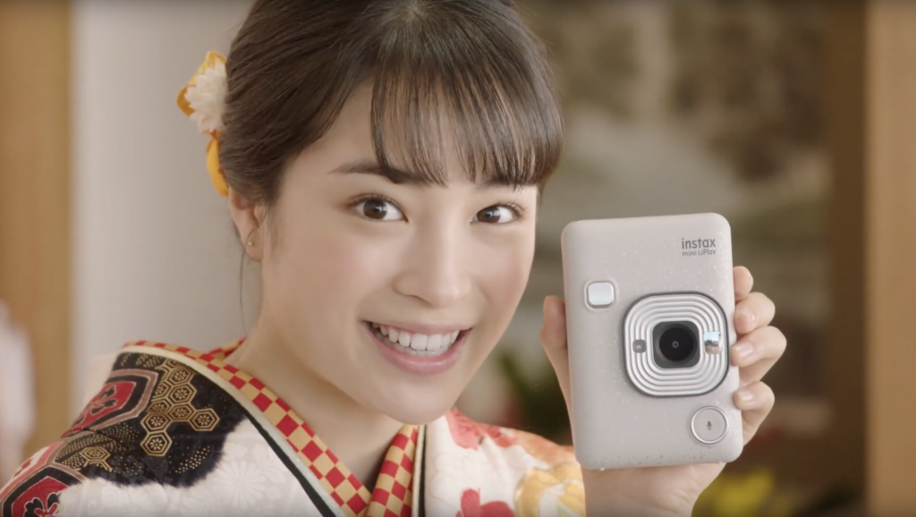 富士フイルム TVCM 「お正月を写そう♪2020 ラグビー七福神・音チェキ」篇 広瀬すず