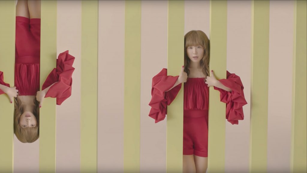 Chara+YUKI 『楽しい蹴伸び』MV YUKI