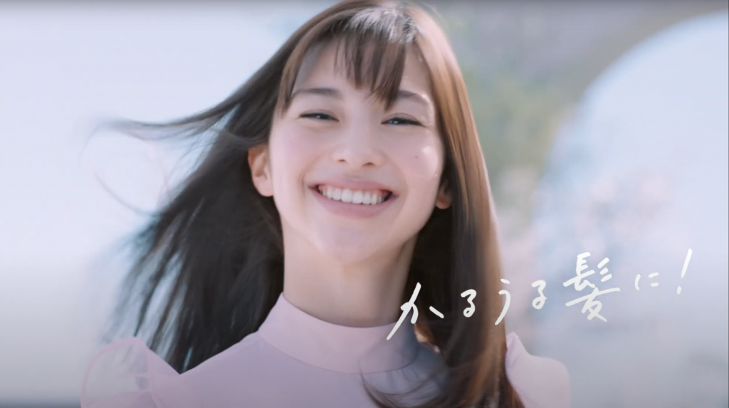 花王 メリットピュアン TVCM 「ピュアンデトクレンズチャージビューティ かるうる髪」篇 中条あやみ