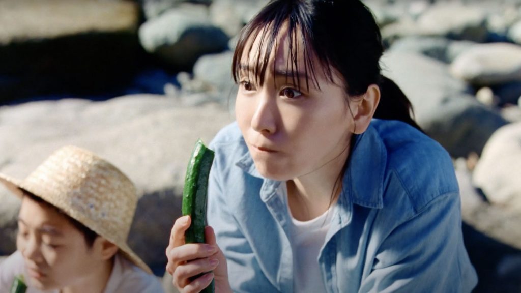 アサヒ飲料 十六茶 TVCM 「自然に、健康。」となりのお姉さん夏編  新垣結衣