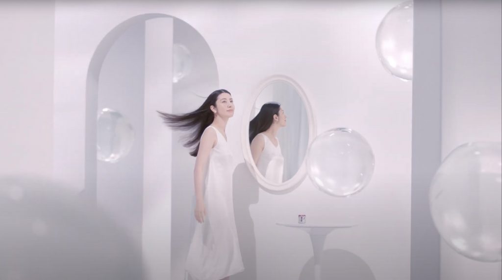 FUJIFILM アスタリフト「鏡世界」篇 高橋マリ子