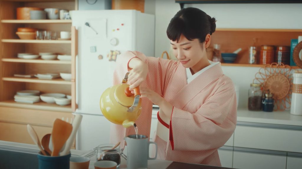 四国電力 TVCM 「いいね、電化の暮らし。」篇　藤間爽子