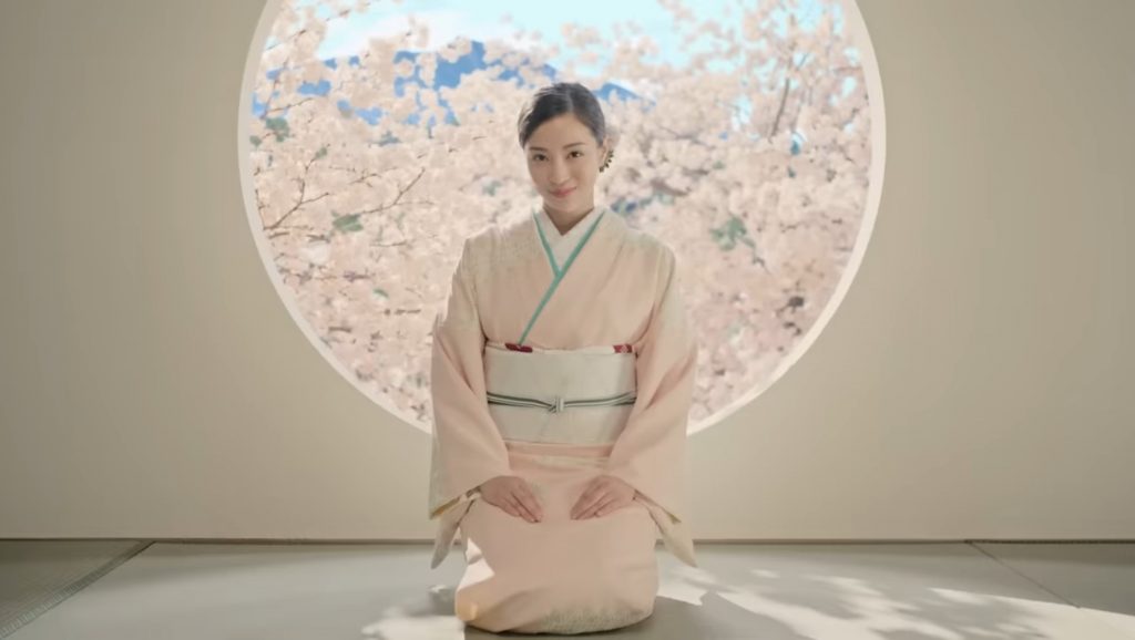 マクドナルド CM、グラフィック マックに春のフラッペがやってきた「茶室」篇  広瀬すず